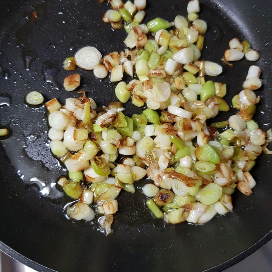 Tortilla de patatas con ajos tiernos Paso 0 Tortilla de patatas con ajos tiernos Paso 0