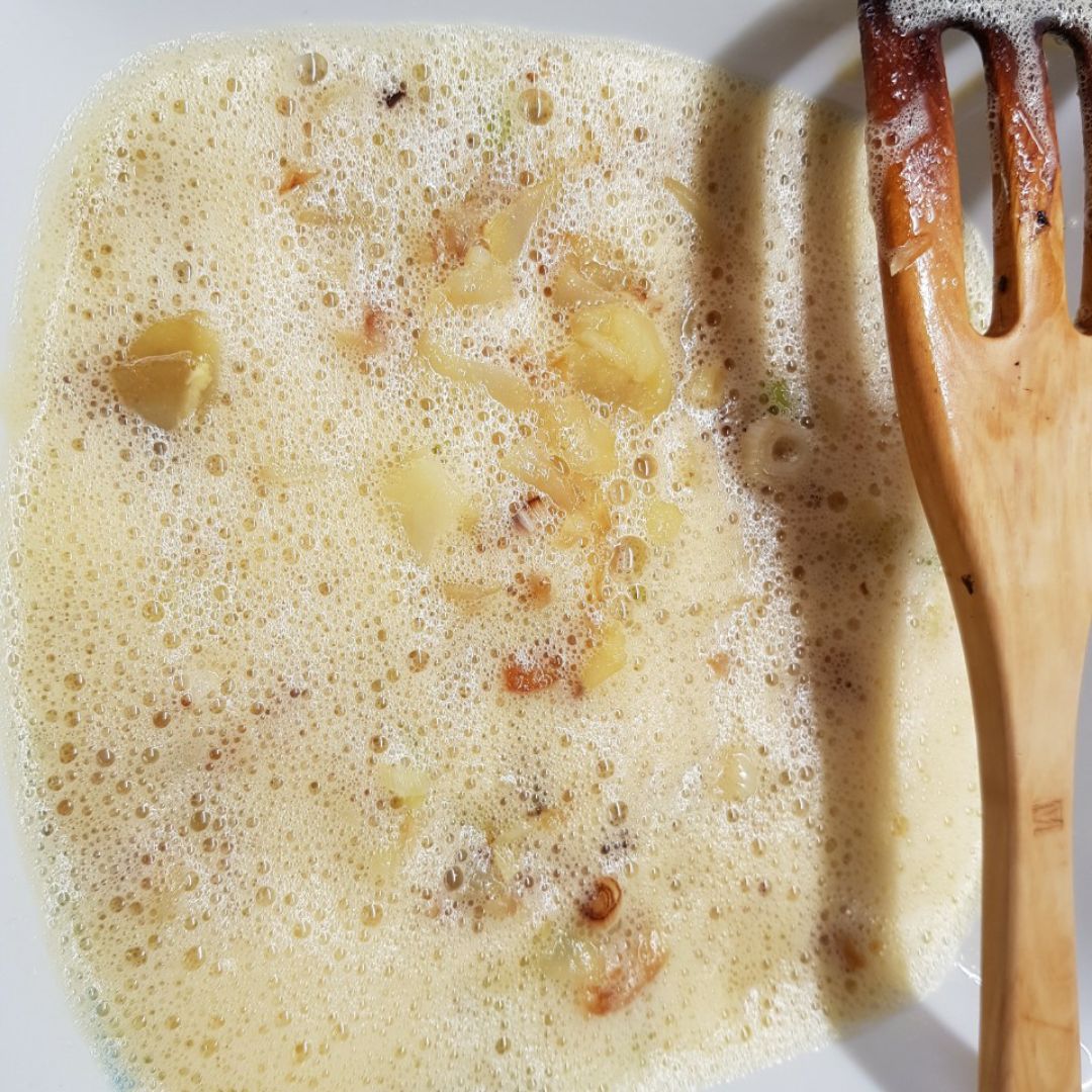 Tortilla de patatas con ajos tiernos Paso 2 Tortilla de patatas con ajos tiernos Paso 2
