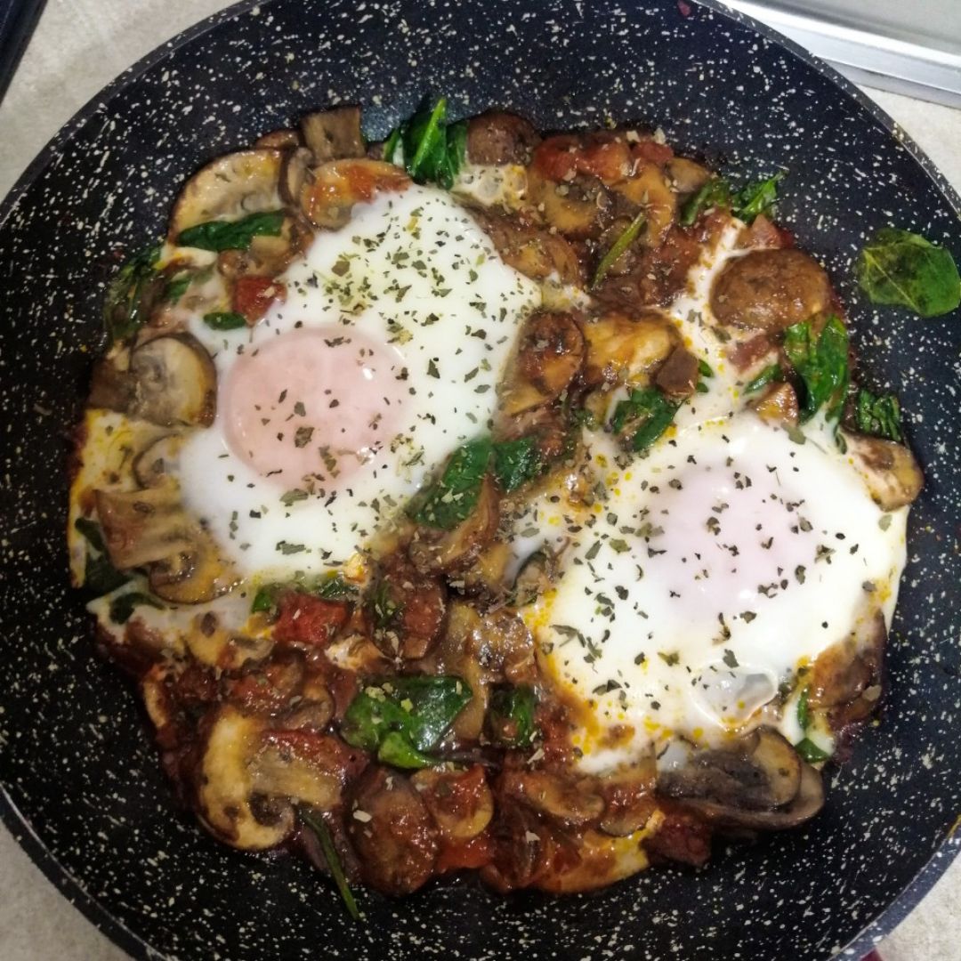 Champiñones con huevos a la sartén Champiñones con huevos a la sartén