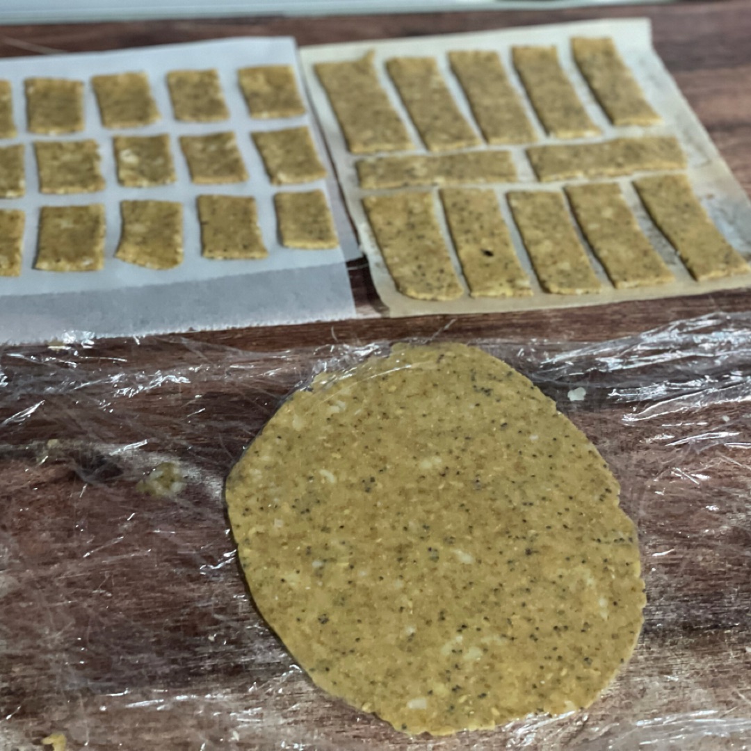 Crakers de harina de garbanzos con parmesano y semillas Step 0