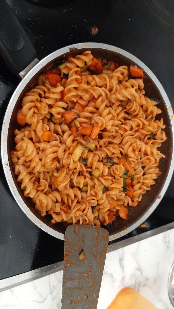 Hélices de lentenjas con calabacín y zanahoria