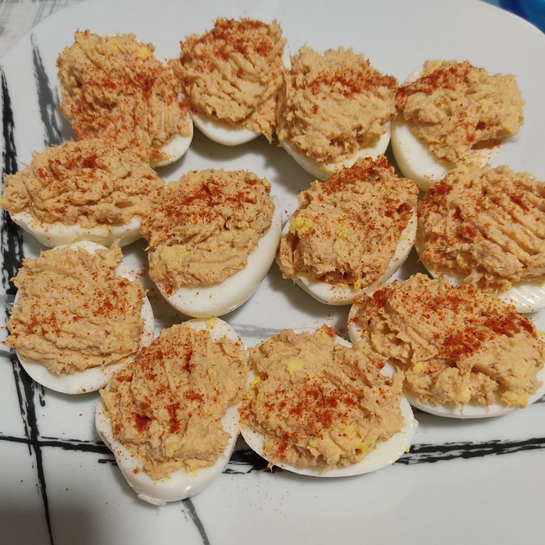 Huevos rellenos de atún Huevos rellenos de atún