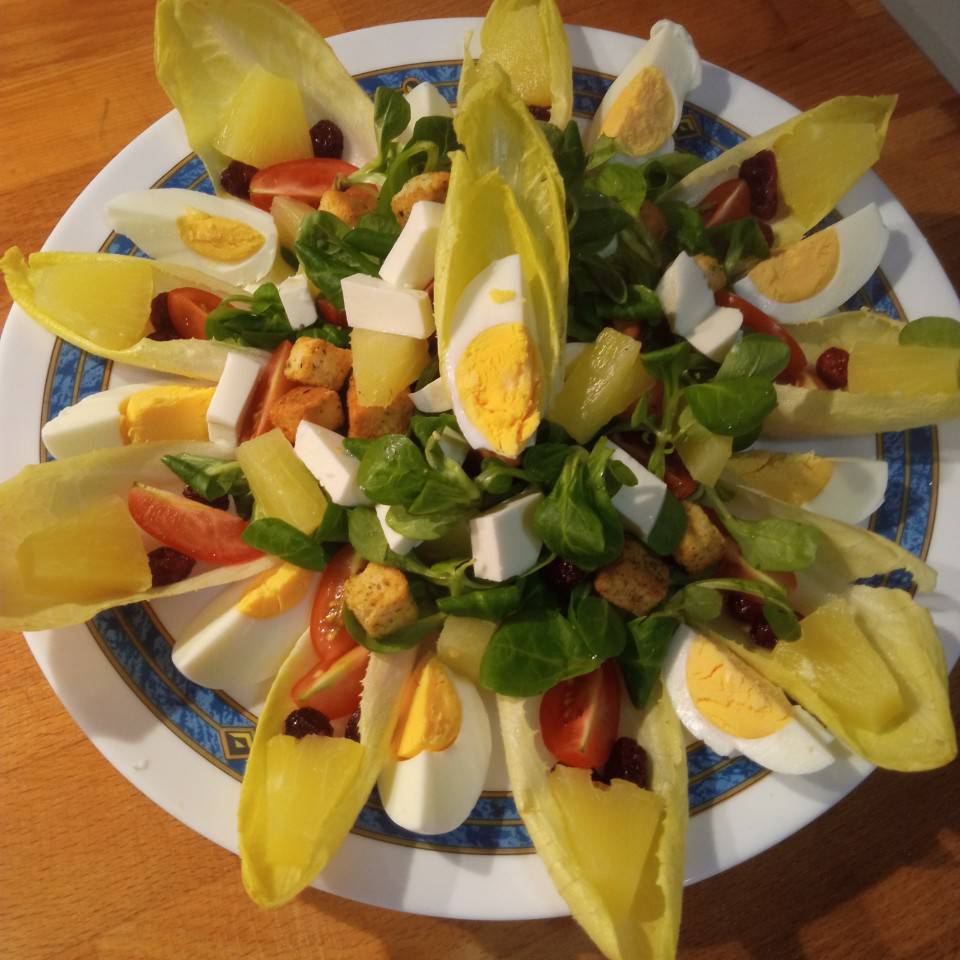 Ensalada de endibias y canónigos Ensalada de endibias y canónigos