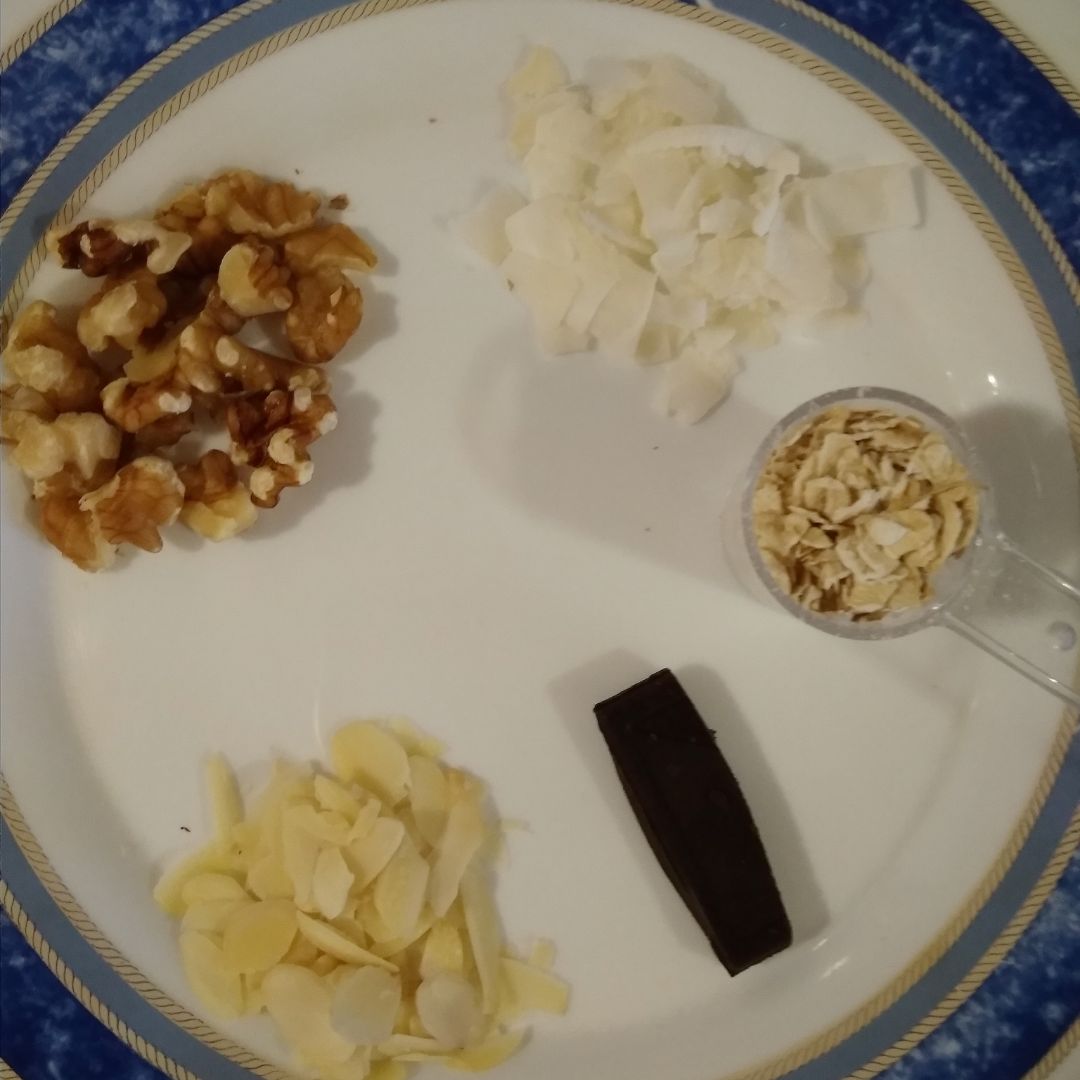 🍶 Bowl de yogur con frutos secos y frutos rojos Paso 1