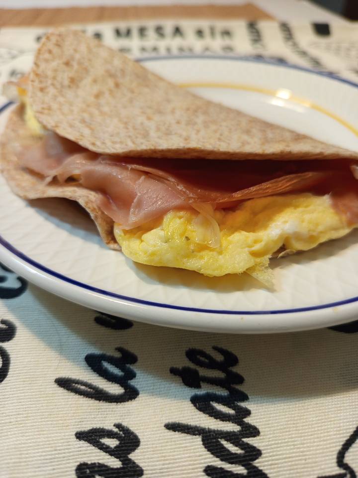 Tortita de tortilla con jamón y queso