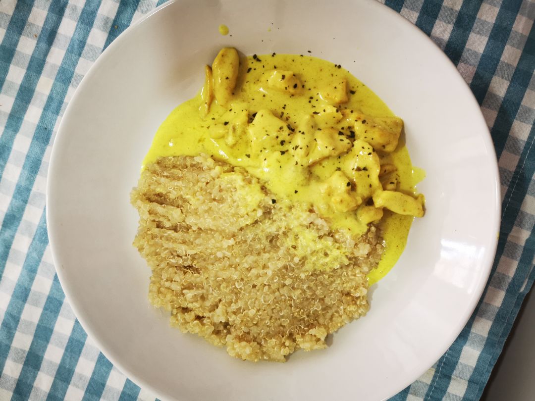 Pollo al curry con quinoa 