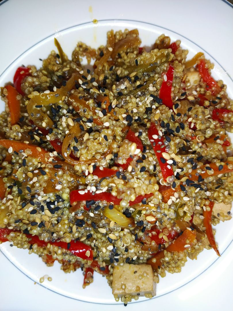 Quinoa con verduras y tofu Quinoa con verduras y tofu