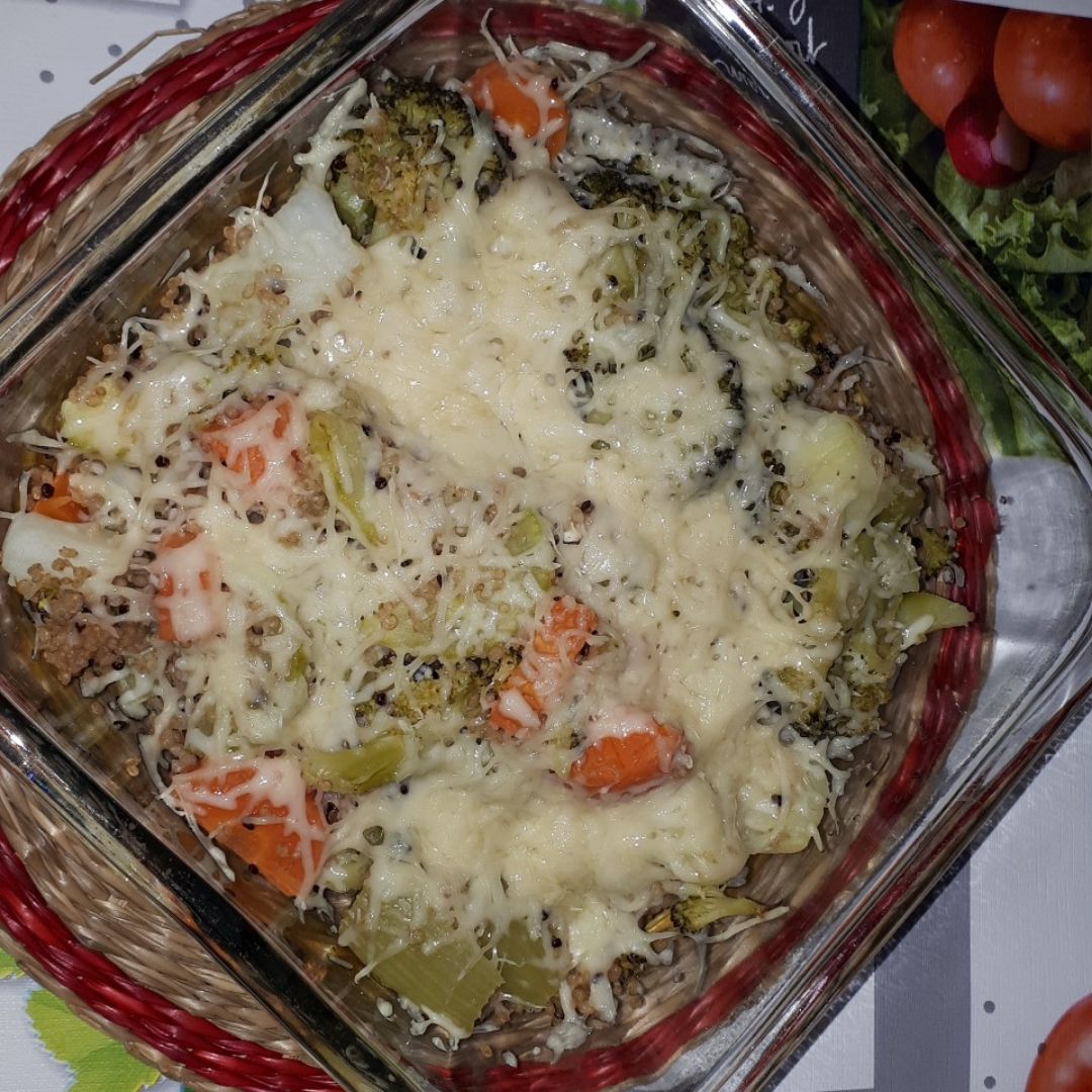 Gratinado de verduritas al vapor y quinoa 