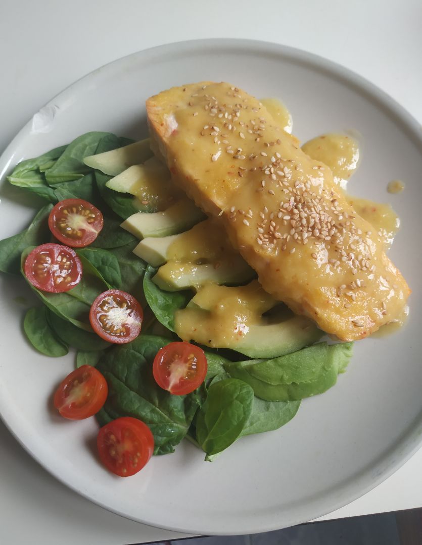 Salmón con salsa de mango picante