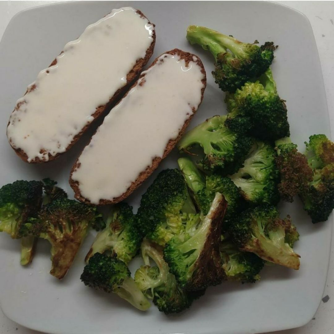 Panecillos con queso y br贸coli a la plancha馃馃ウ Panecillos con queso y br贸coli a la plancha馃馃ウ