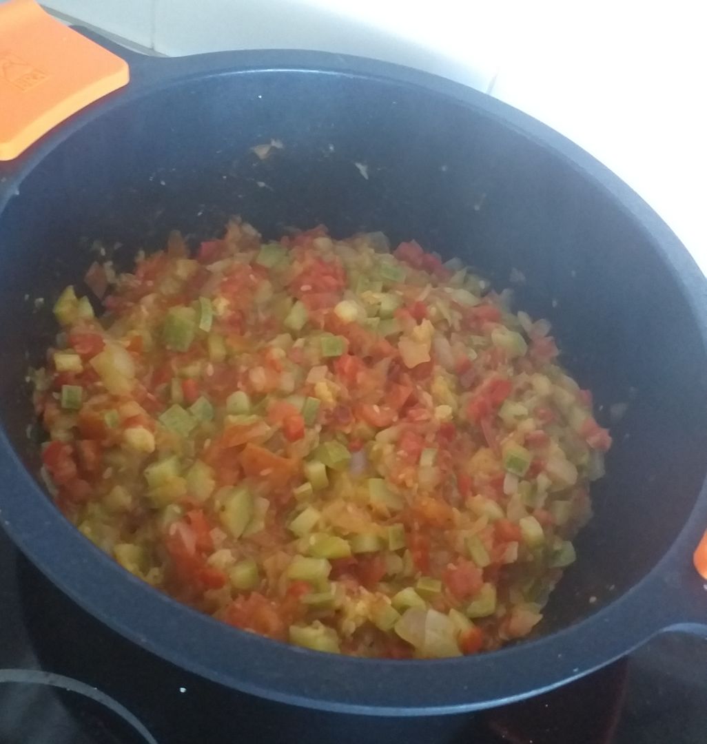 Calamares con sofrito de verduras🦑🍅🌶🥒 Paso 2 Calamares con sofrito de verduras🦑🍅🌶🥒 Paso 2