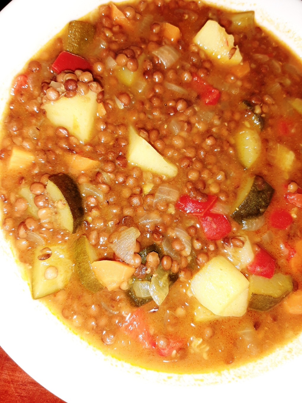 Estofado de lentejas con patata y verduras Estofado de lentejas con patata y verduras