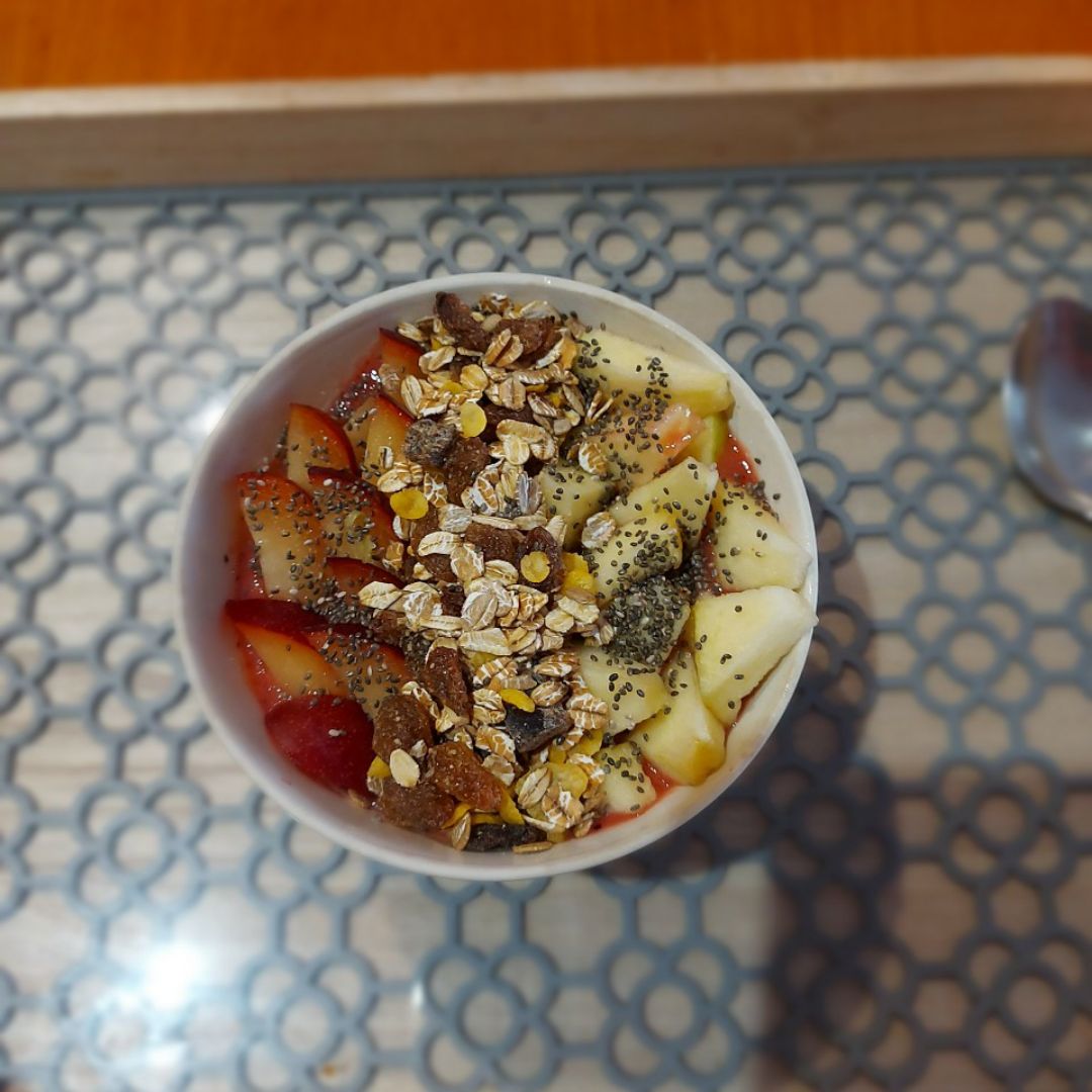 Açai de mango, papaya, plátano y frutos rojos Açai de mango, papaya, plátano y frutos rojos