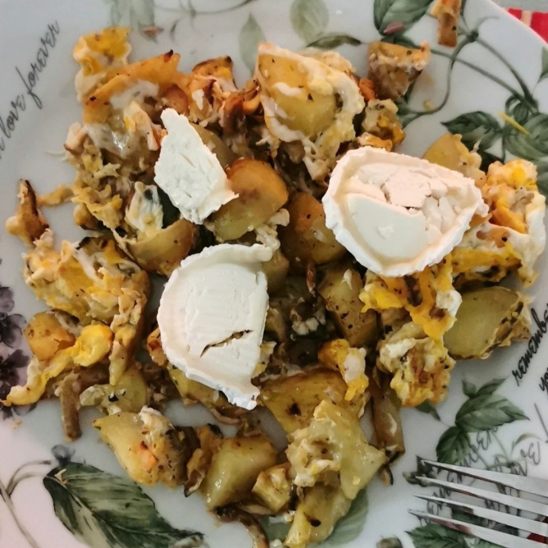 Patatas al rebujon con queso de cabra Patatas al rebujon con queso de cabra