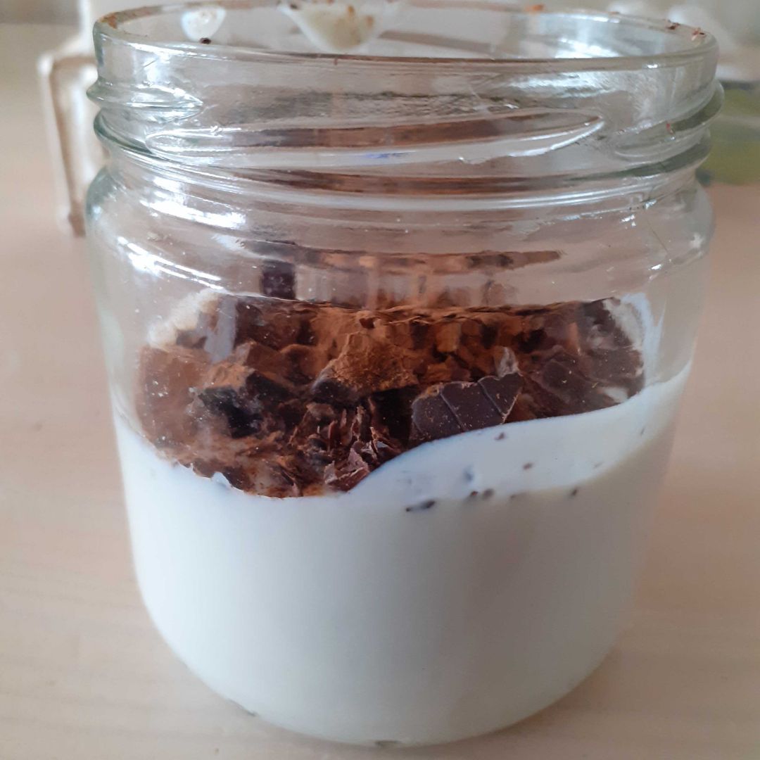 Yogurt con chocolate y canela Yogurt con chocolate y canela