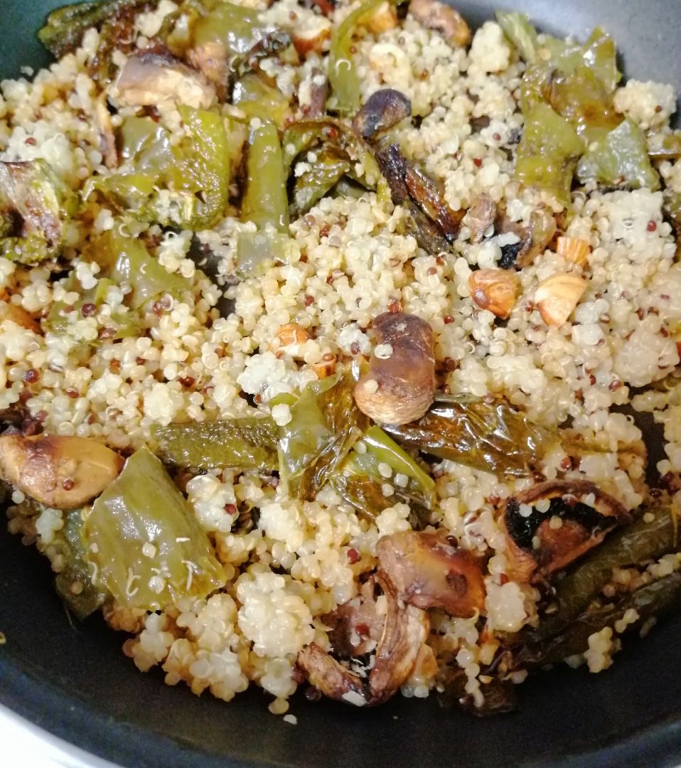 Quinoa con verduritas almendras y salsa de soja Quinoa con verduritas almendras y salsa de soja