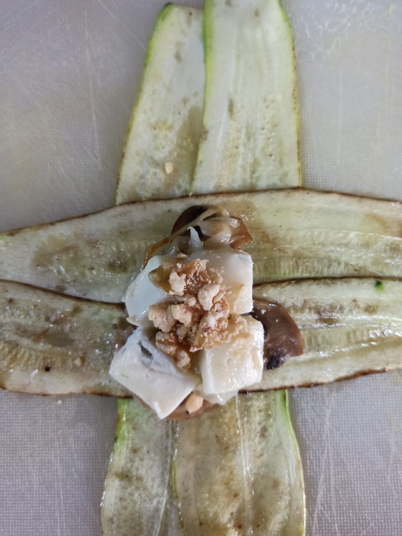 Paquetitos de calabacín con verduras,gorgonzola y frutos secos Paso 2 Paquetitos de calabacín con verduras,gorgonzola y frutos secos Paso 2