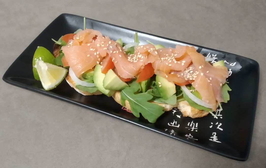 Tostada de Salmón y Aguacate con Pan Keto de semillas Paso 1 Tostada de Salmón y Aguacate con Pan Keto de semillas Paso 1