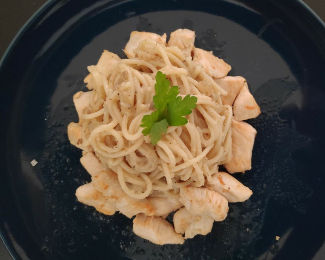 Espaguetti de setas y pollo Espaguetti de setas y pollo