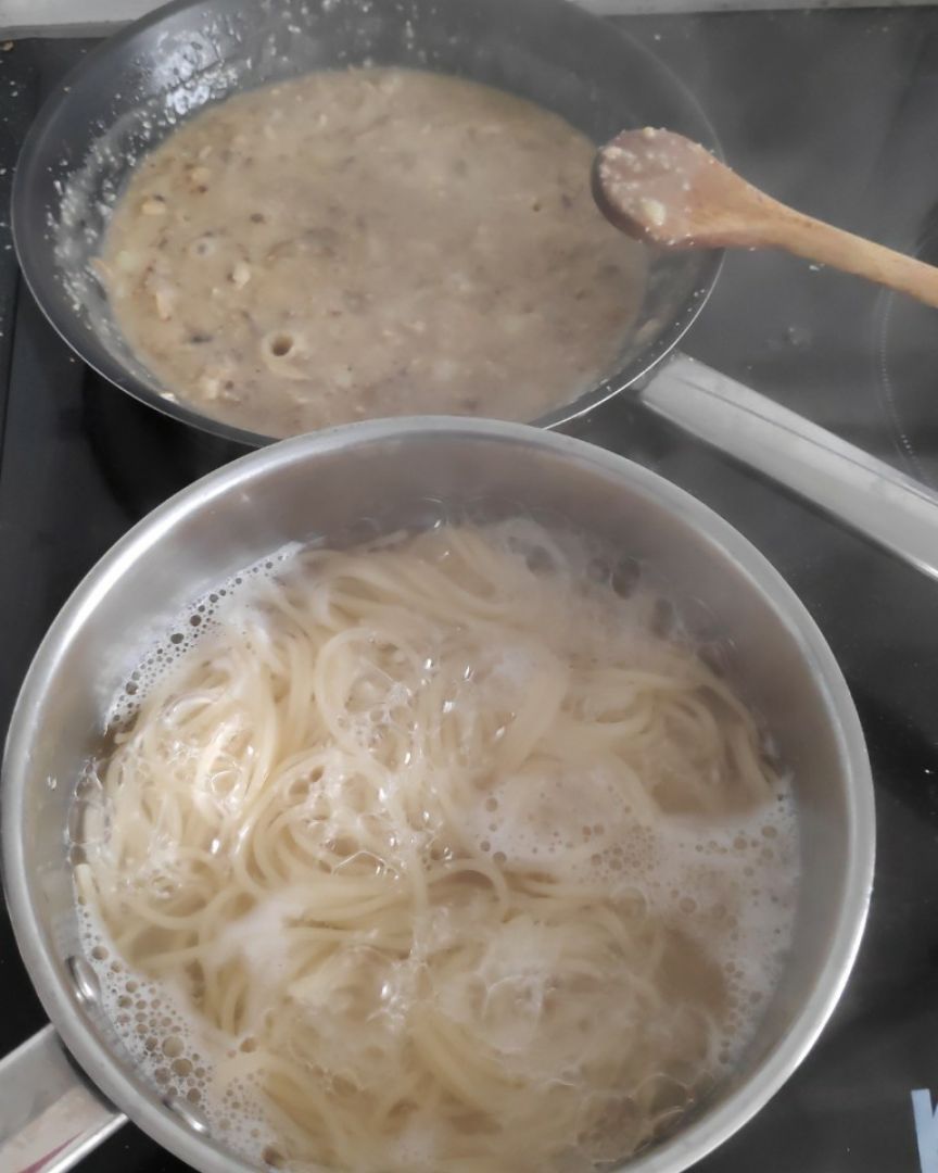 Espaguetti de setas y pollo Paso 1 Espaguetti de setas y pollo Paso 1