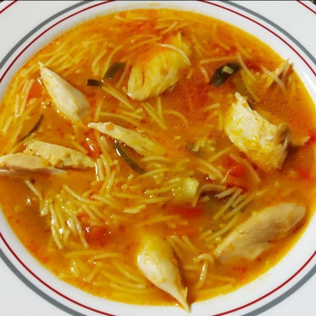 SOPA DE VERDURAS Y POLLO SOPA DE VERDURAS Y POLLO