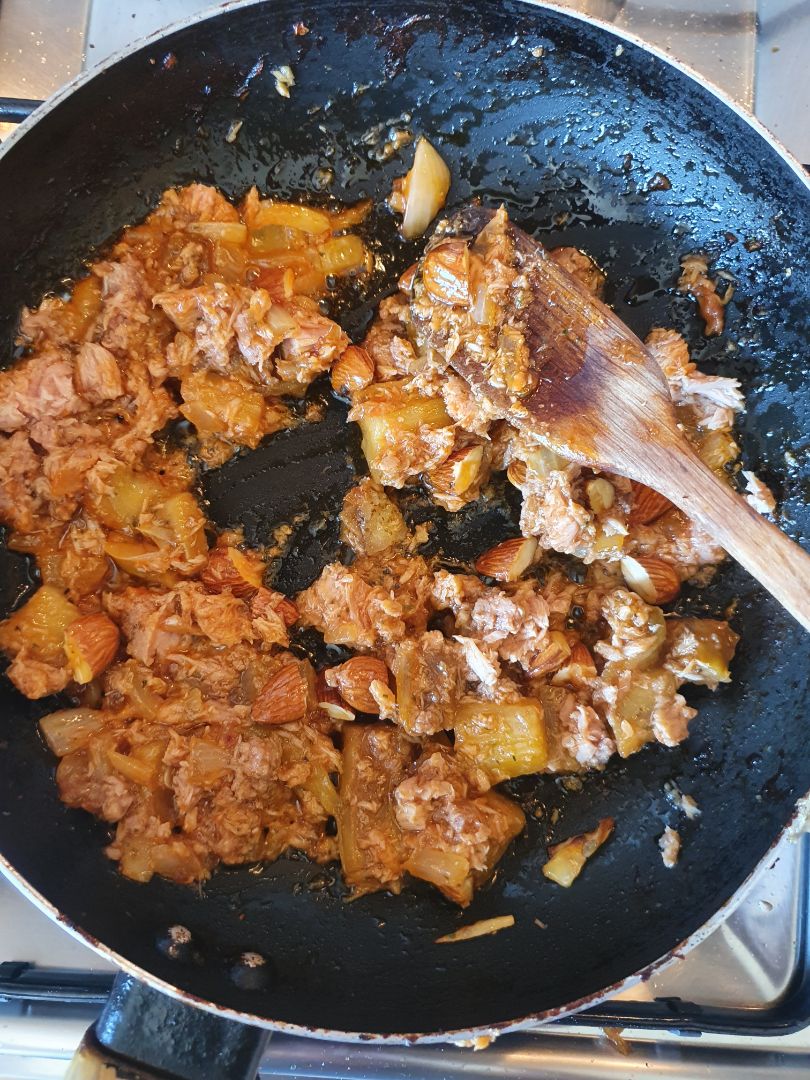 BERENJENA RELLENA DE ATÚN Y ALMENDRAS 🍆 Paso 4