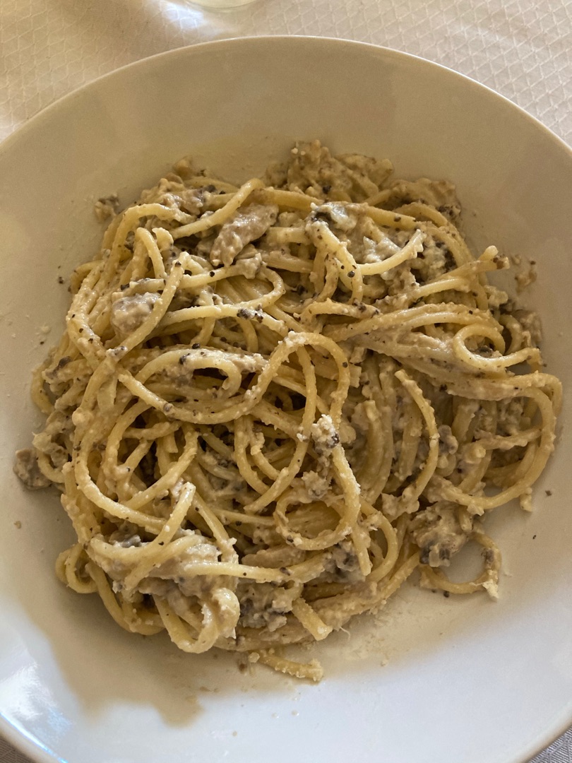 Espaguetis con salsa de boletus y trufa