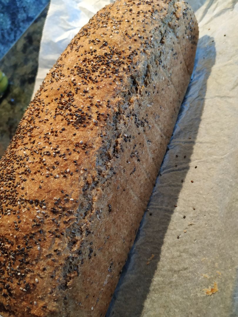 Pan integral de espelta con semillas de chía y lino dorado Pan integral de espelta con semillas de chía y lino dorado