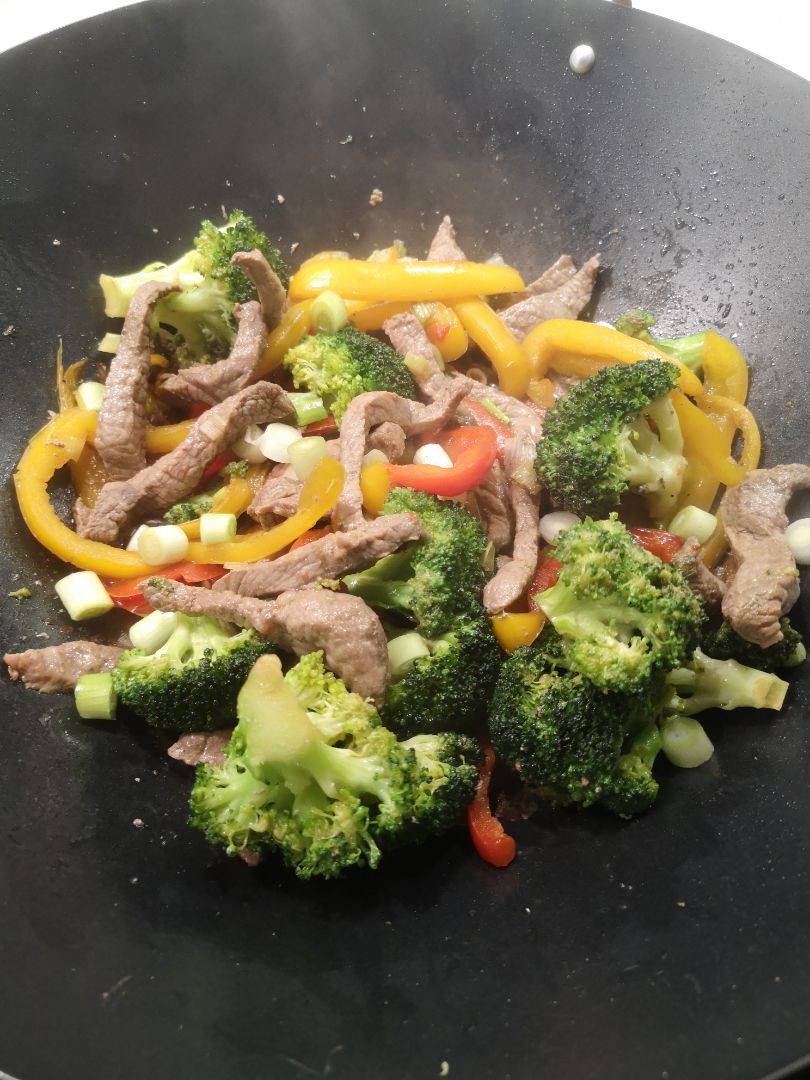 Wok de ternera y verduras salteadas Wok de ternera y verduras salteadas