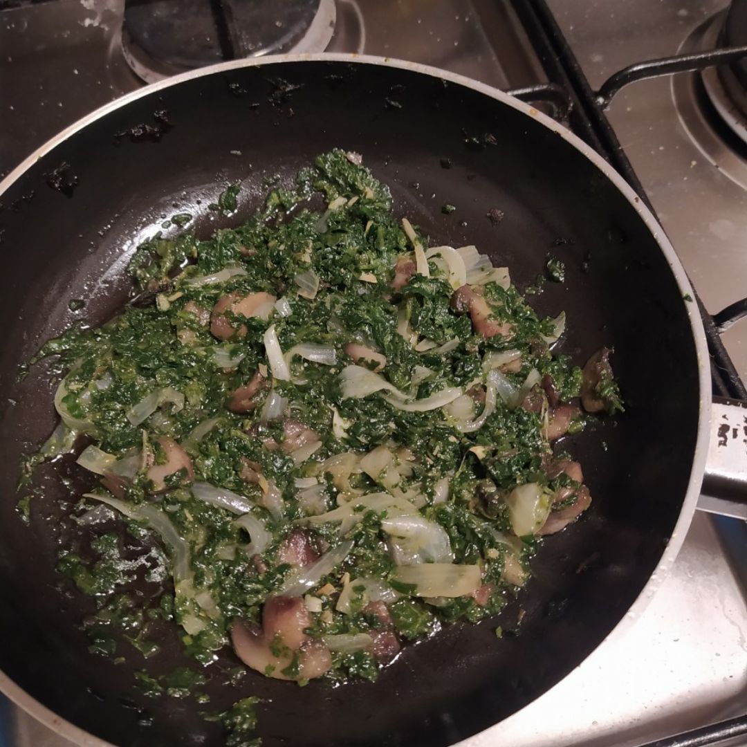 Espinacas con champiñones y cebolla pochada. Paso 0 Espinacas con champiñones y cebolla pochada. Paso 0