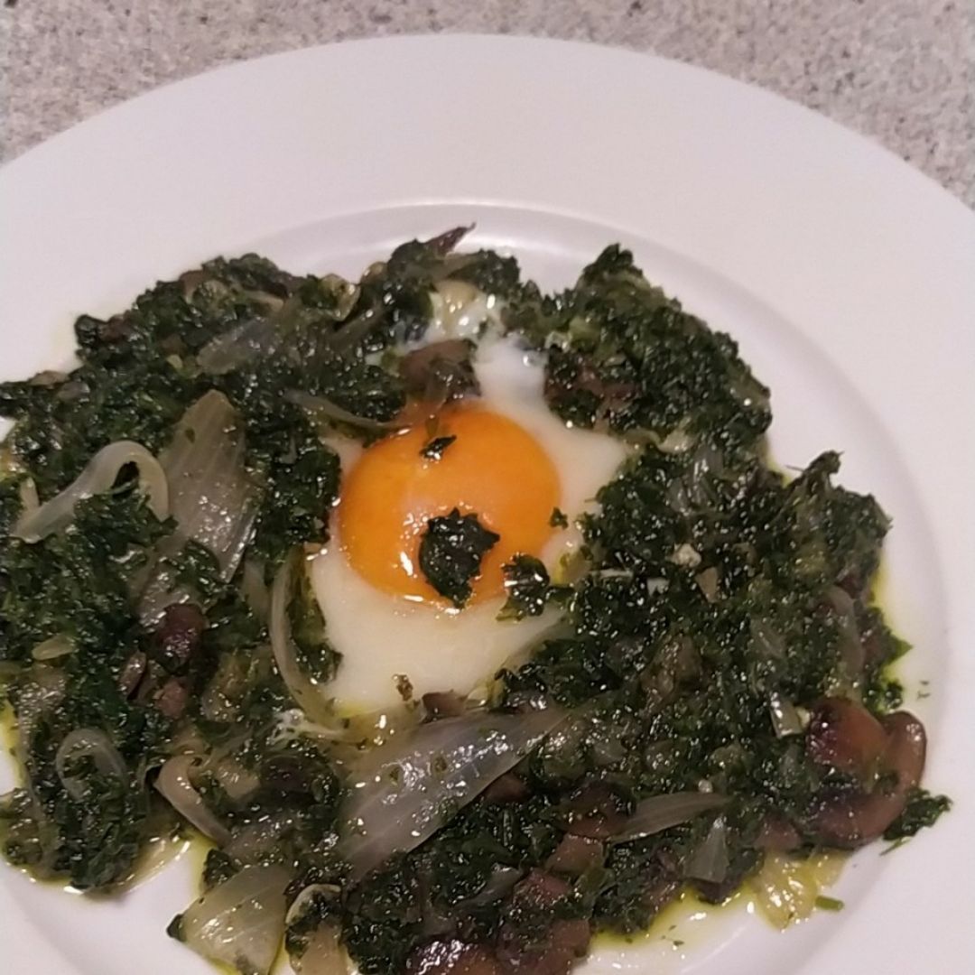 Espinacas con champiñones y cebolla pochada. Paso 2 Espinacas con champiñones y cebolla pochada. Paso 2