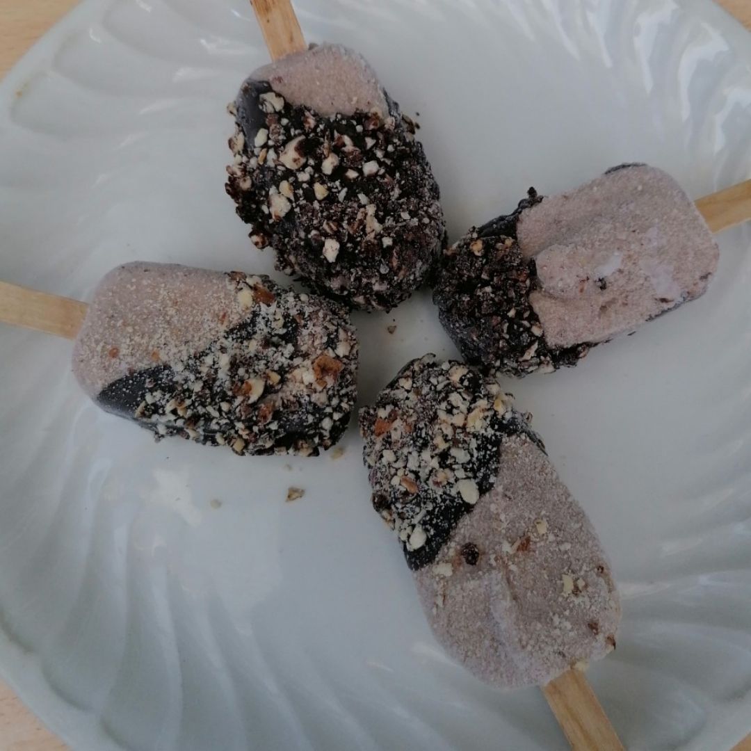 Helado de avellanas y chocolate