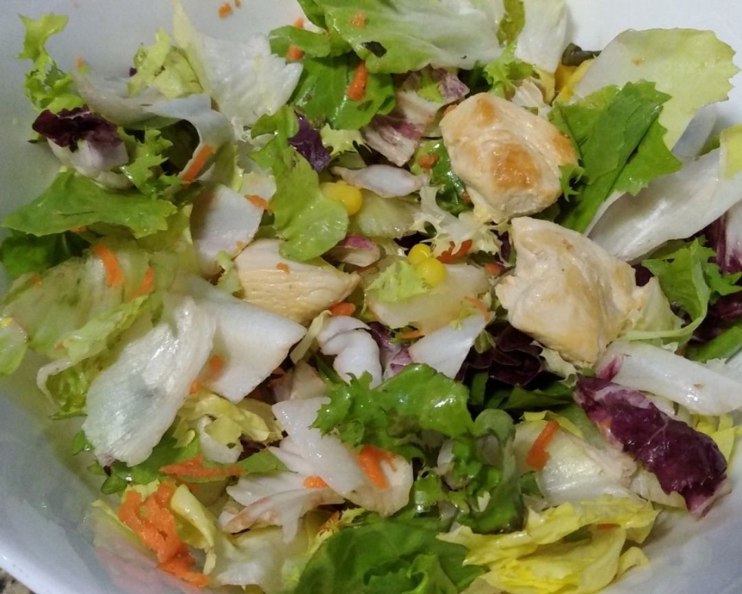 Ensalada de maíz, piña y pollo Ensalada de maíz, piña y pollo