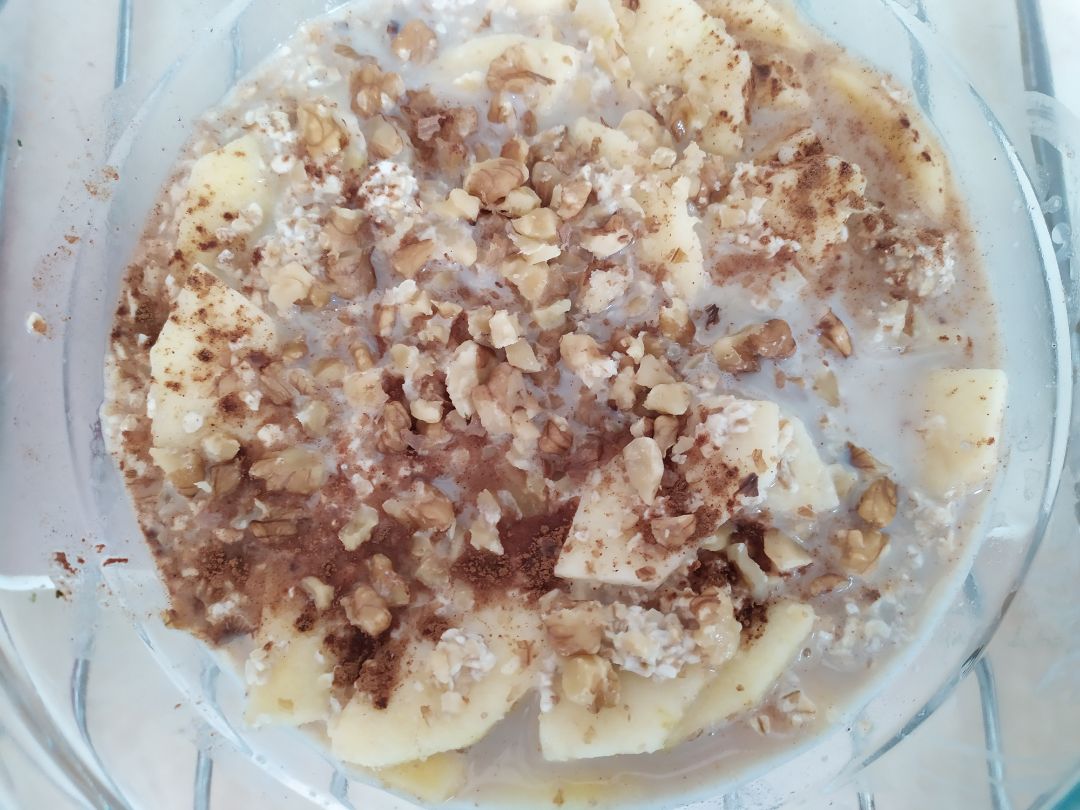 Manzana con avena y yogurt de coco Paso 2 Manzana con avena y yogurt de coco Paso 2