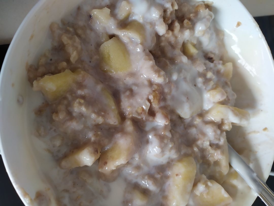Manzana con avena y yogurt de coco Paso 3 Manzana con avena y yogurt de coco Paso 3