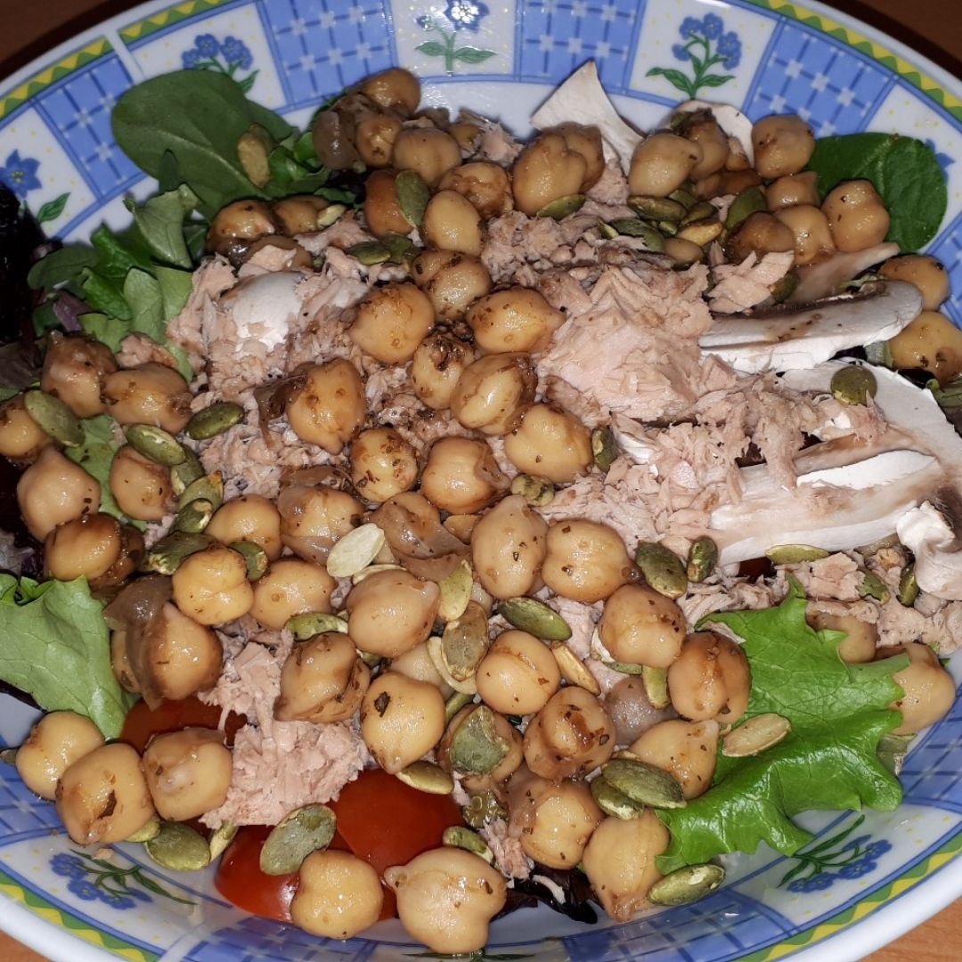 Ensalada de atún y garbanzos Ensalada de atún y garbanzos