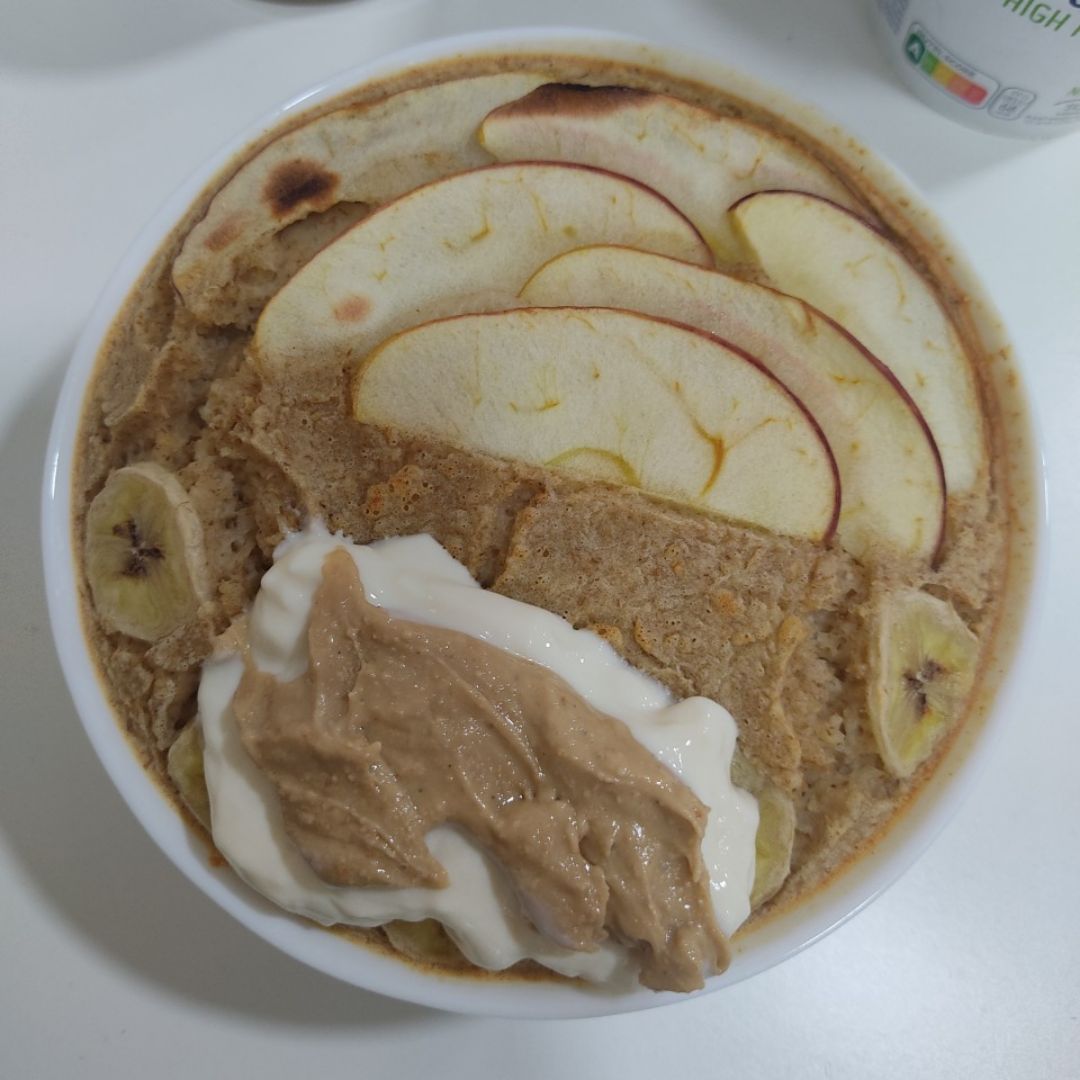 Baked oats de manzana y crema de anacardos