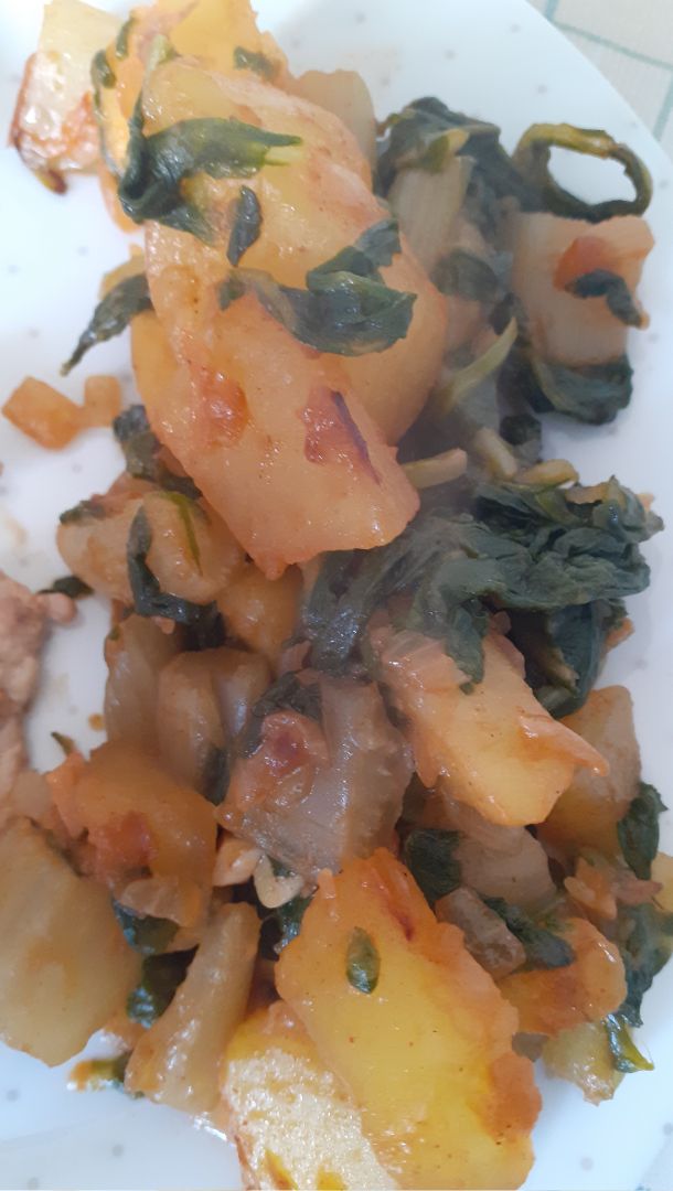 PATATAS CON ACELGA Y PIMENTÓN PATATAS CON ACELGA Y PIMENTÓN