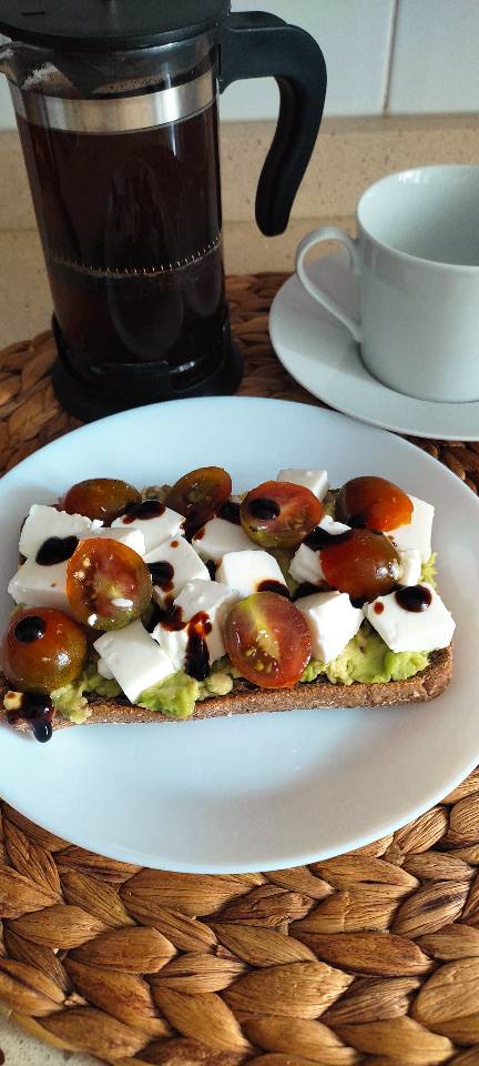Tostada caprese