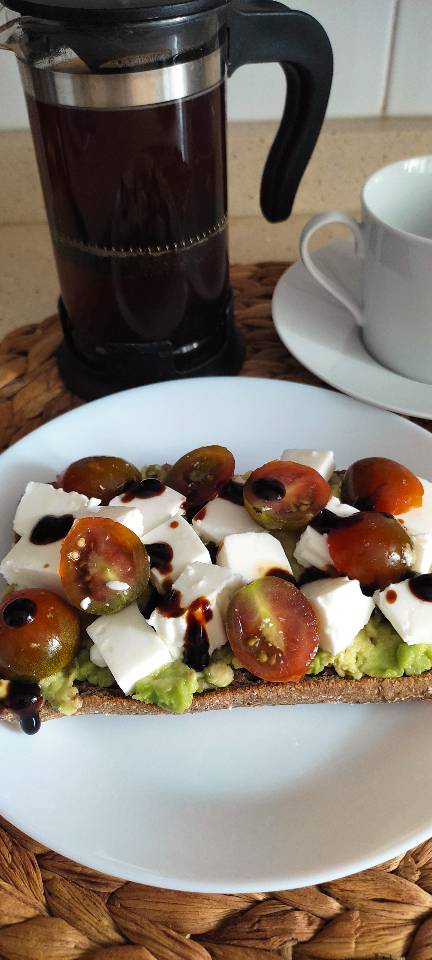 Tostada caprese