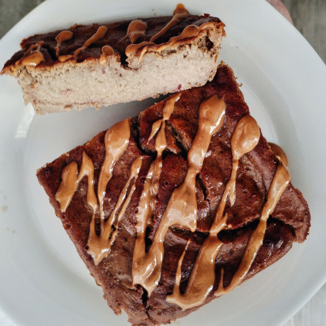 Bizcochito vegano de plátano y crema de cacahuete Bizcochito vegano de plátano y crema de cacahuete