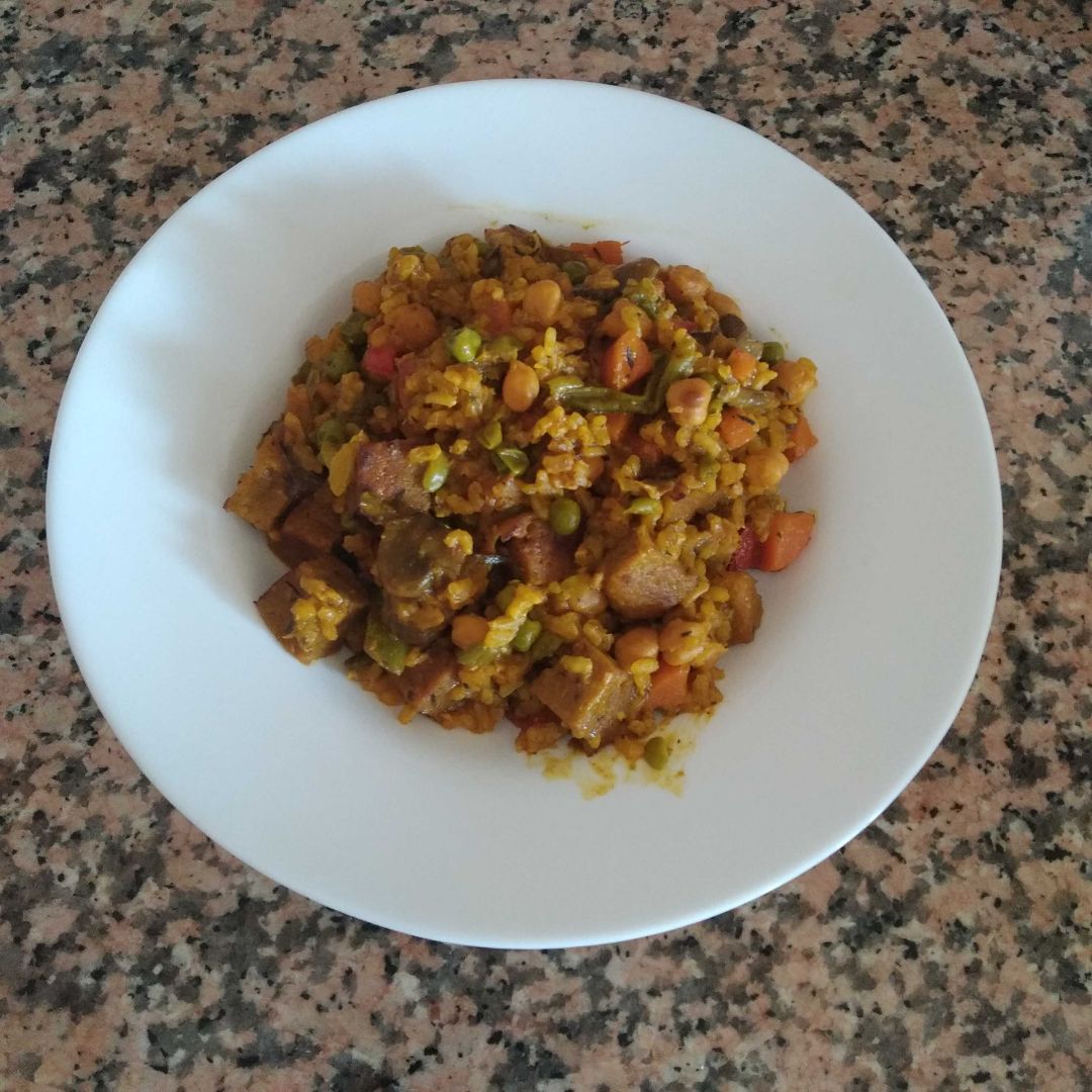Arroz con verduras, seitan y garbanzos Arroz con verduras, seitan y garbanzos