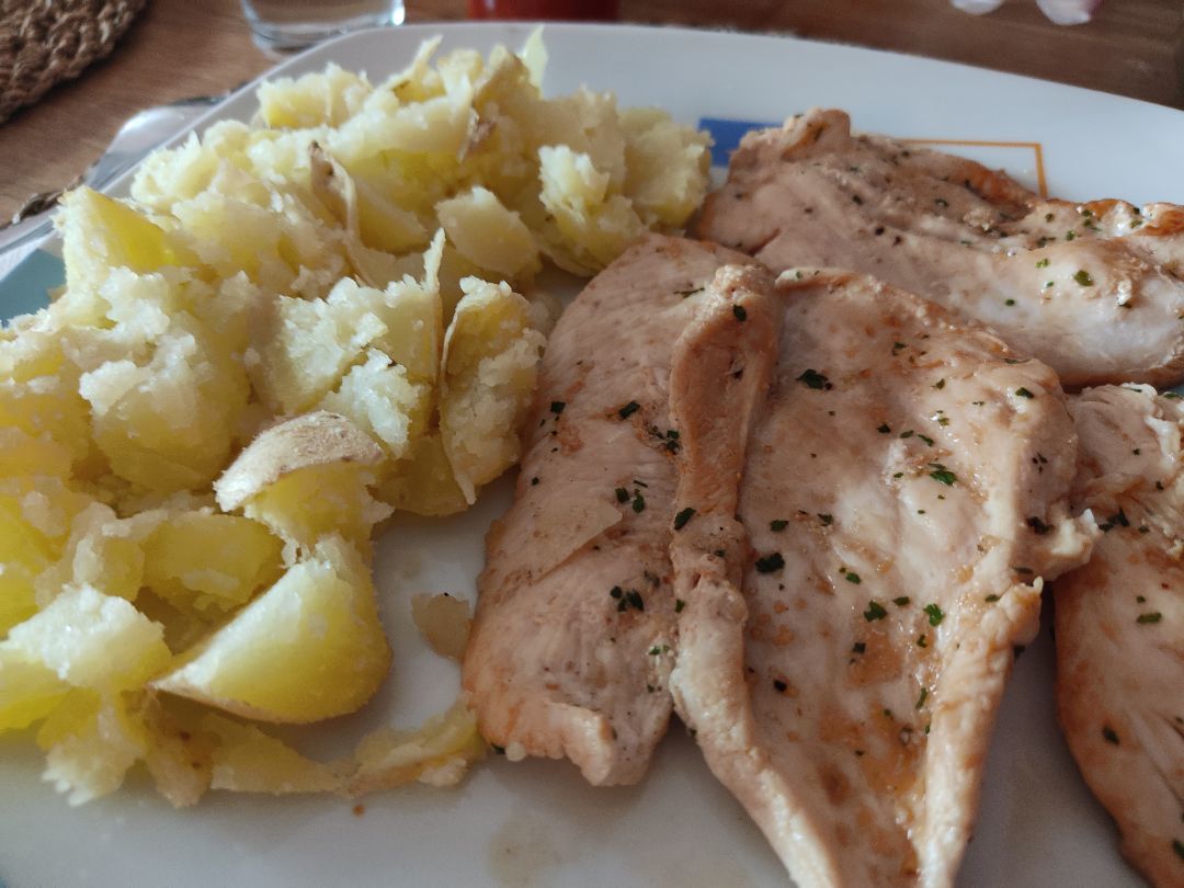 Pechuga de pollo con patatas Pechuga de pollo con patatas
