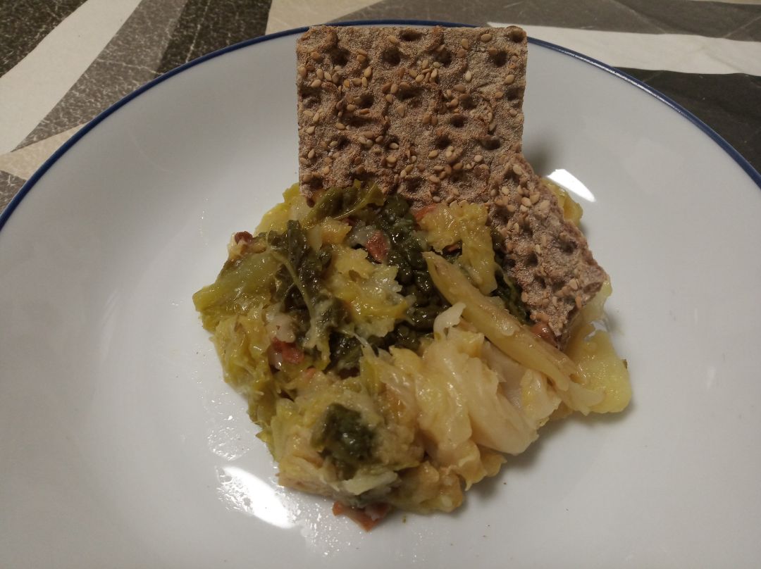 Repollo al ajillo con jamón serrano Repollo al ajillo con jamón serrano