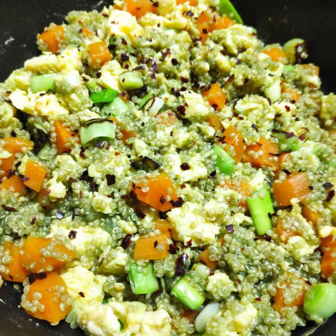 Quinoa con huevo y plancton. Quinoa con huevo y plancton.