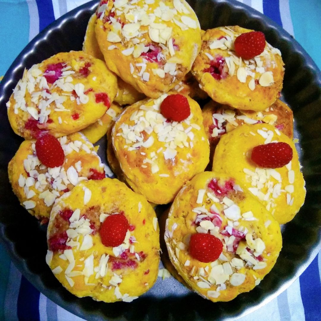 Bollitos rellenos de frambuesas y almendra 🫓