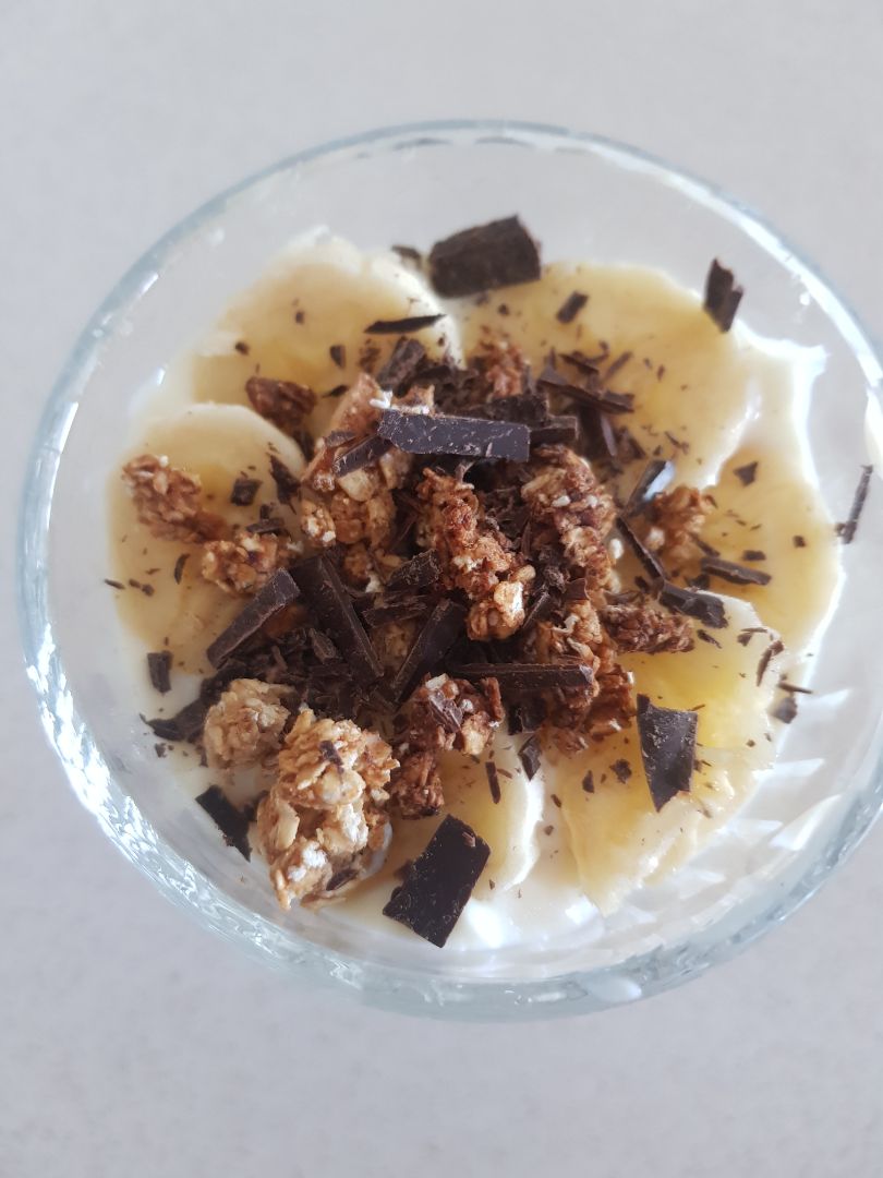 Yogur soja con platáno y granola Yogur soja con platáno y granola