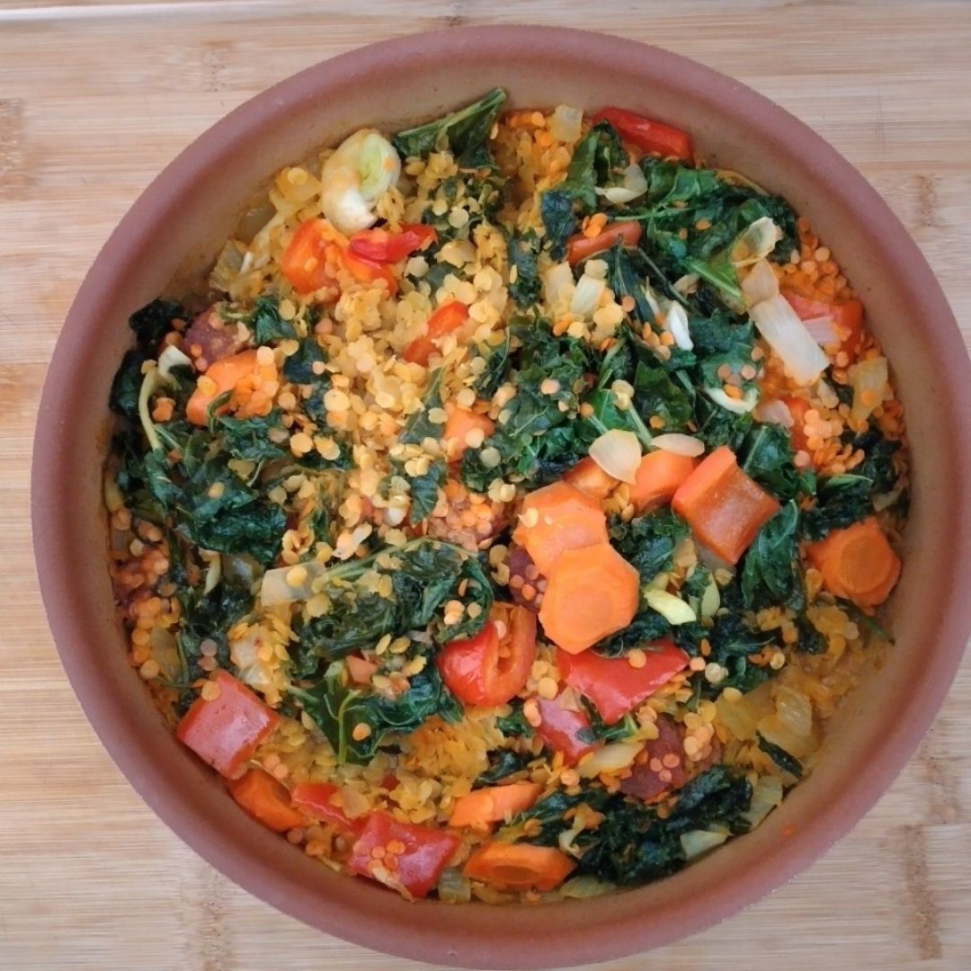 Lentejas rojas con Kale y Chorizo vegano 