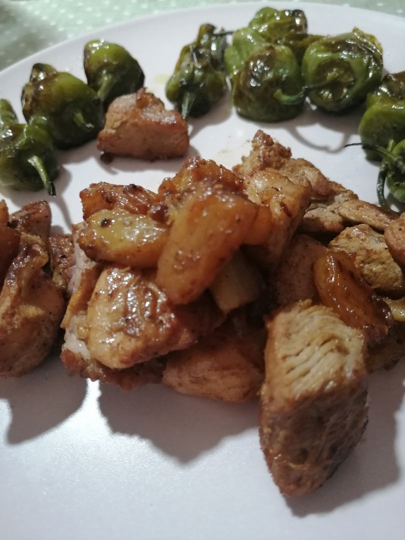 Tacos de pavo y piña en adobo con pimientos de padrón Tacos de pavo y piña en adobo con pimientos de padrón