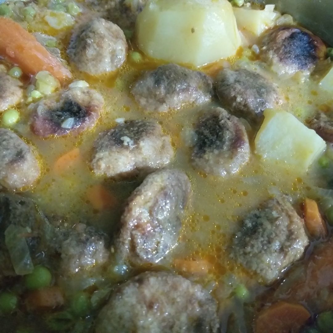 Albóndigas de pollo a la jardinera Albóndigas de pollo a la jardinera